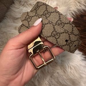 Gucci used reversible belt, canvas print/powder pink. Gold buckle. Size 75.